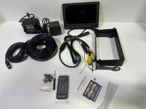 USER MANUAL AHD 4CH MONITOR DVR 2-канальный 7-дюймовый монитор IPS-экран AHD DVR монитор с цифровым видеорегистратором для передней и задней резервной камеры. Для всех видов большегрузных транспортных средств.